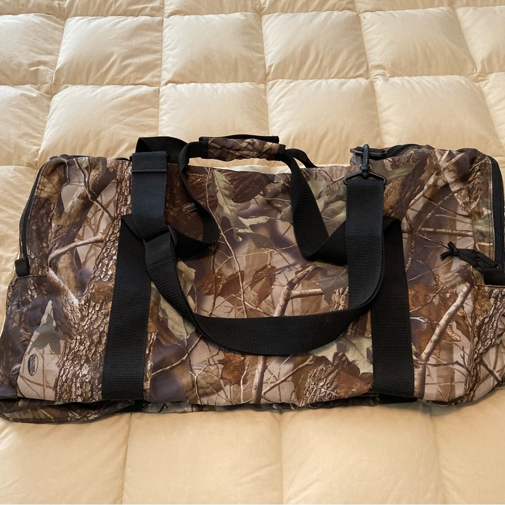Fieldline Camouflage Realtree Hardwood Large Duffel Bag Camping Hunting, Travel